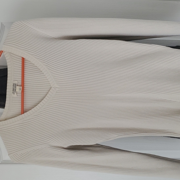 Sweater - Picture 1 of 3